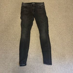 Size 27 light black mother skinny jeans.  Always hung dry. Great shape !